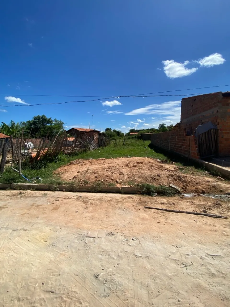 Vendo um terreno 8/20 
