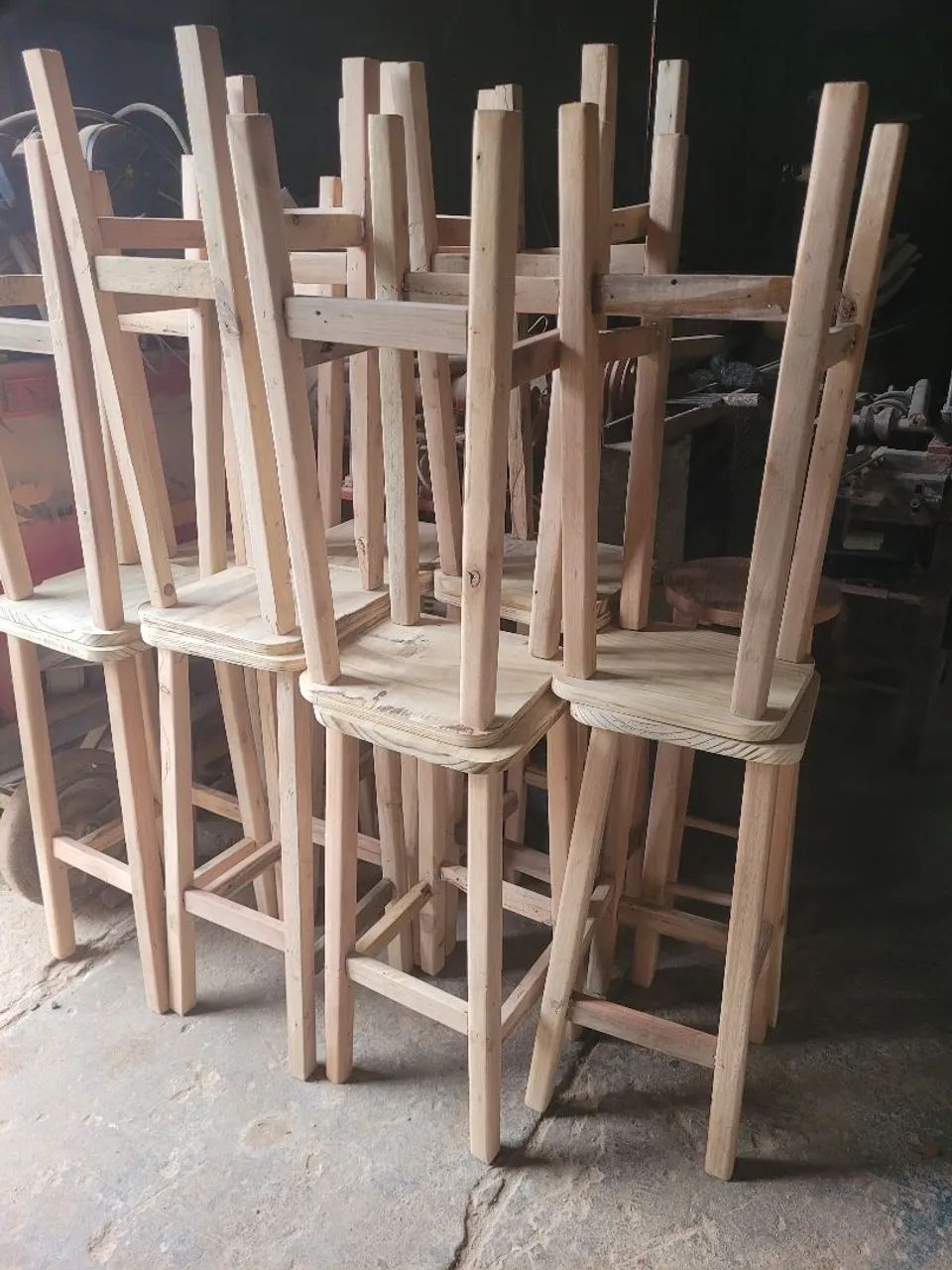 Banco de Madeira Bom e Resistente - Foto 5