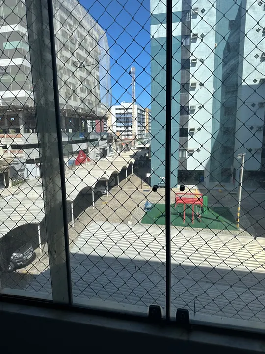 Apartamento com 3quarto, 1 banheiro, área de serviço e varanda