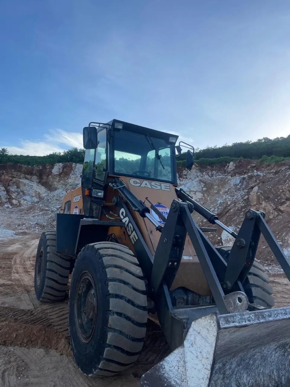 Pá carregadeira Case W20F - Potência e Eficiência - Foto 2