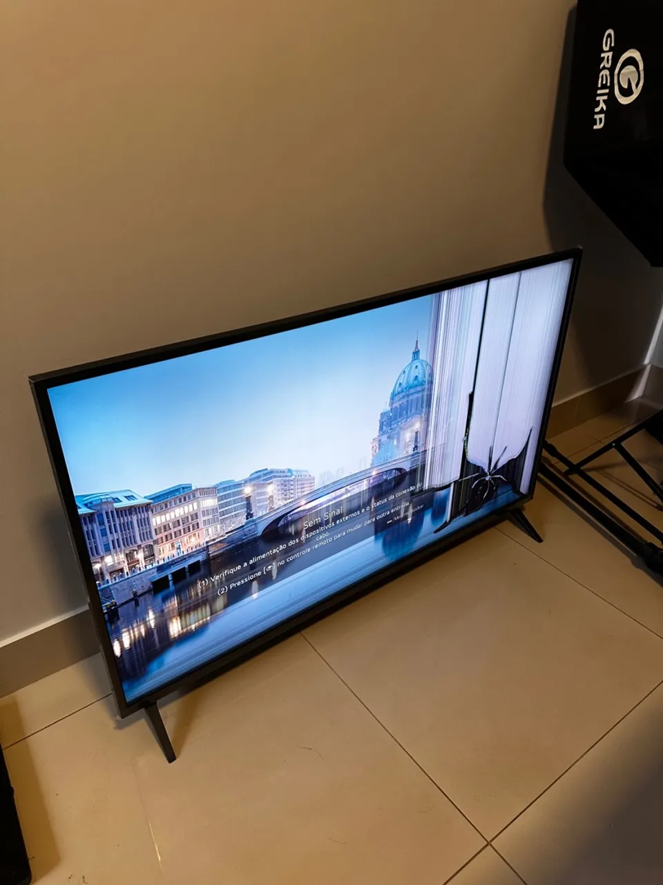TV com tela danificada - LG 4k 50 polegadas