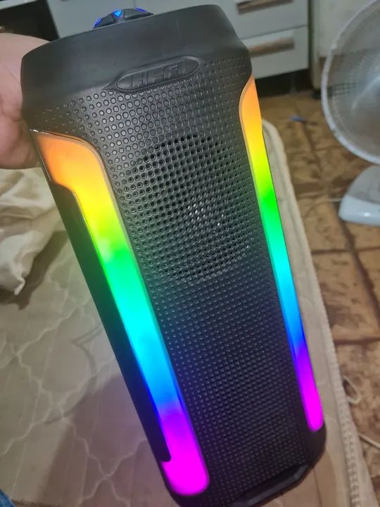 Caixa de Som Bluetooth Portátil com Design Moderno - Foto 2