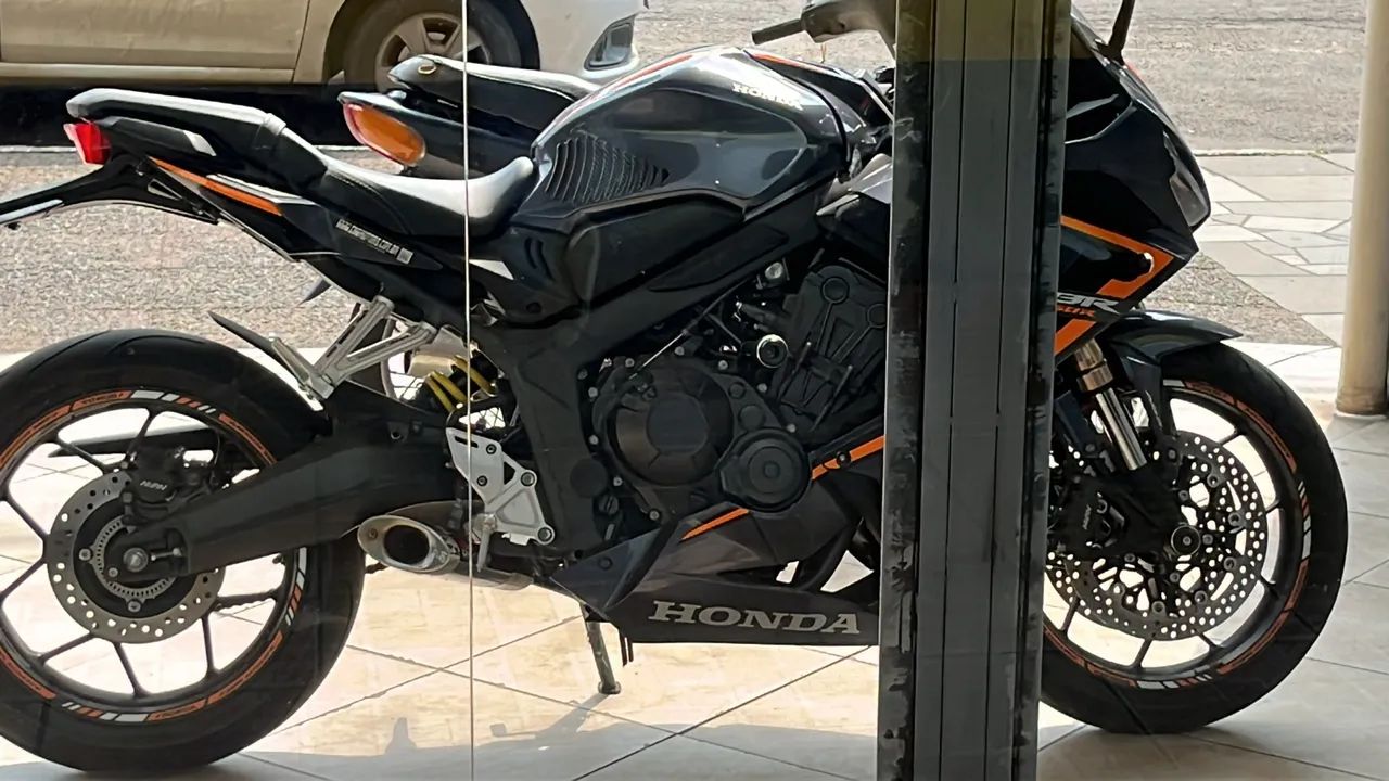 CBR 650R revisada intacta 