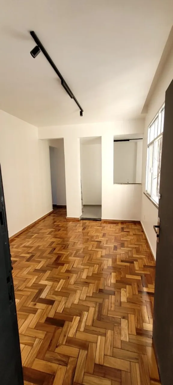 Ótimo sala e quarto com vaga na escritura e demarcada, com 42m2, reformado.