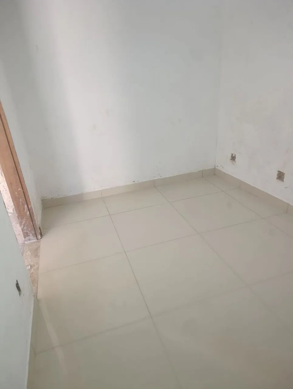 Alugo pequena sala, ideal para escritório 