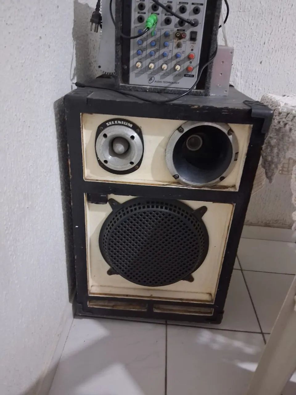 VENDE-SE - CAIXA DE SOM COMPLETA - Foto 3
