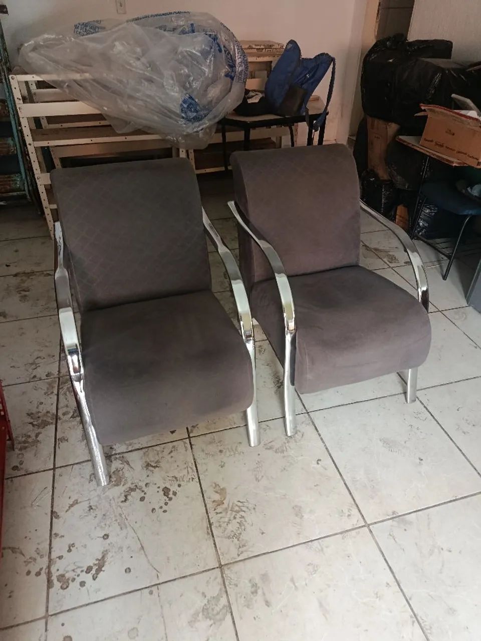 2 Poltrona cinza em ótimo estado 