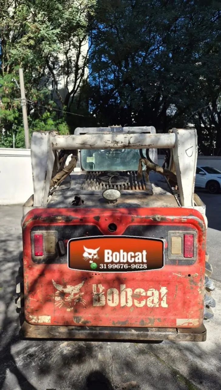 Mini Carregadeira Bobcat S650 cabinada  - Foto 5