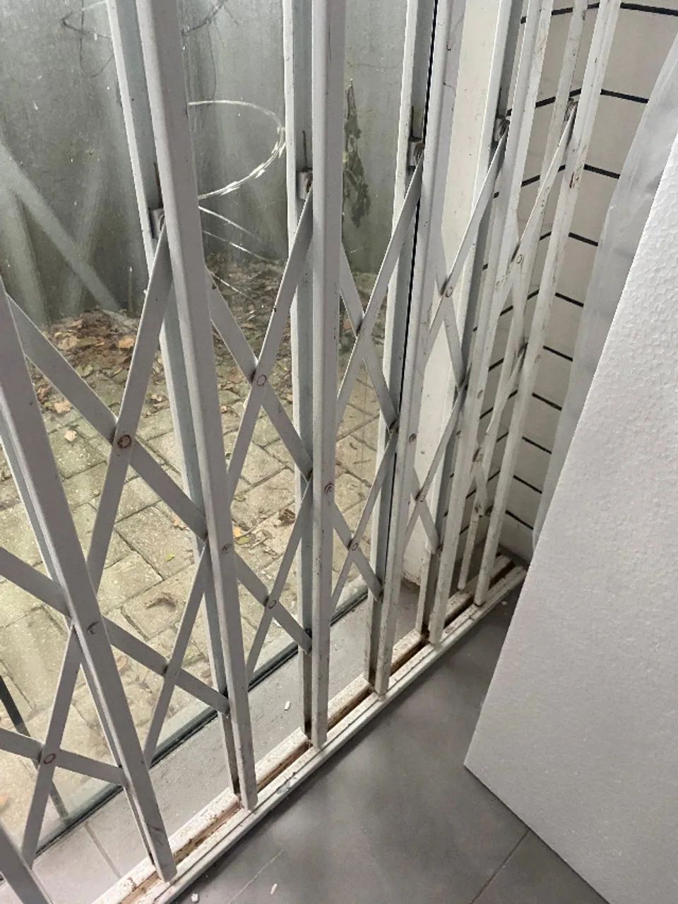 Grade pantográfica para porta ou janela - Foto 2