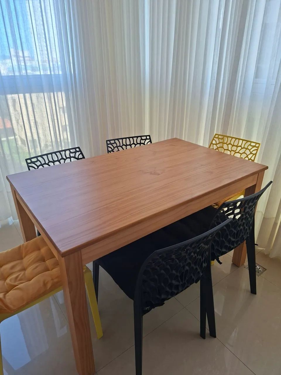 Mesa sem cadeiras R$ 800,00.  1,30 x 0,80 - Foto 3