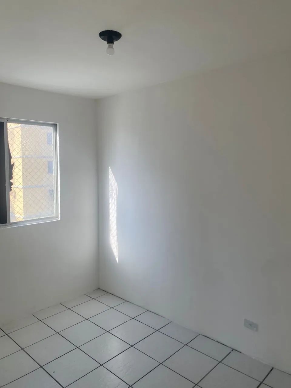 Alugo quarto no bairro Luzia 