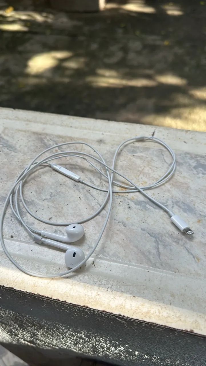 Fone de Ouvido com Fio Branco, Conector Lightning, Compatível com iPhone