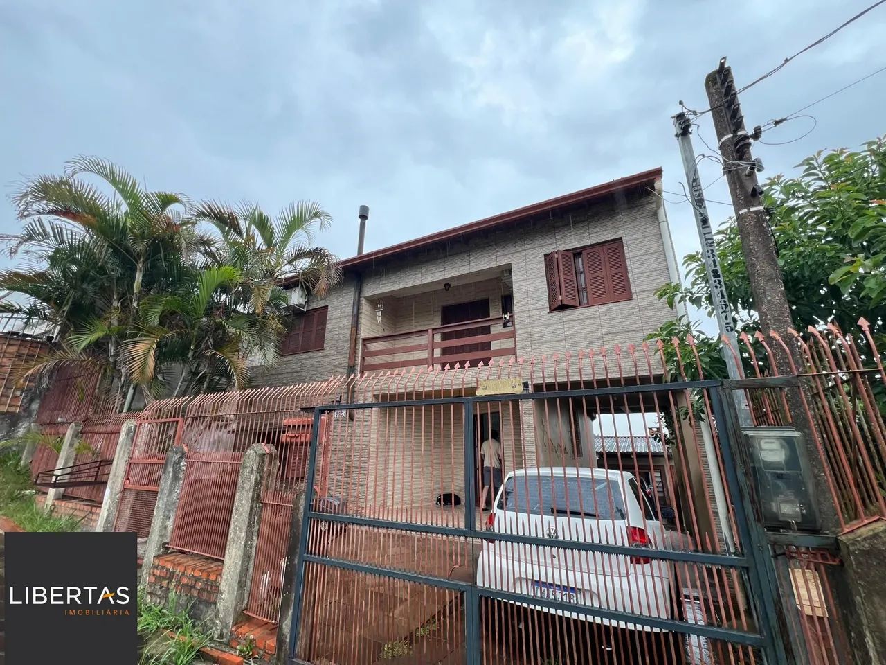 Casa Residencial Semimobiliada com 2 Suítes e Piscina em Viamão, RS