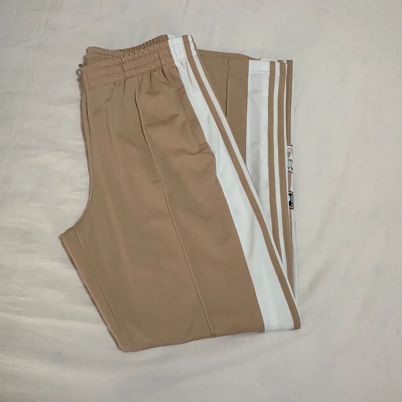 calça adidas adibreak bege - Foto 4