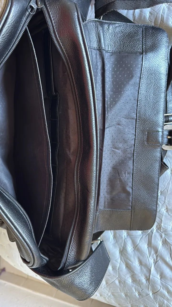 Bolsa carteiro preta em couro - Foto 2