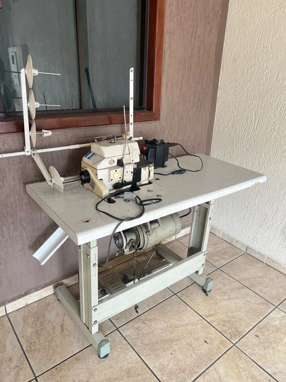 Máquina de costura  - Foto 2