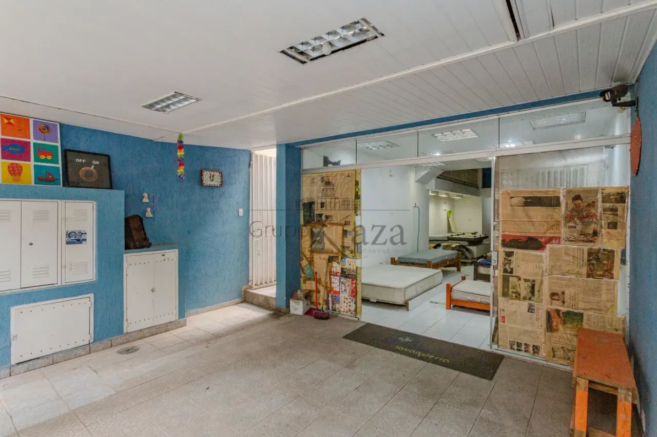 Casa - Pinheiros- 2 Suítes - 334m².