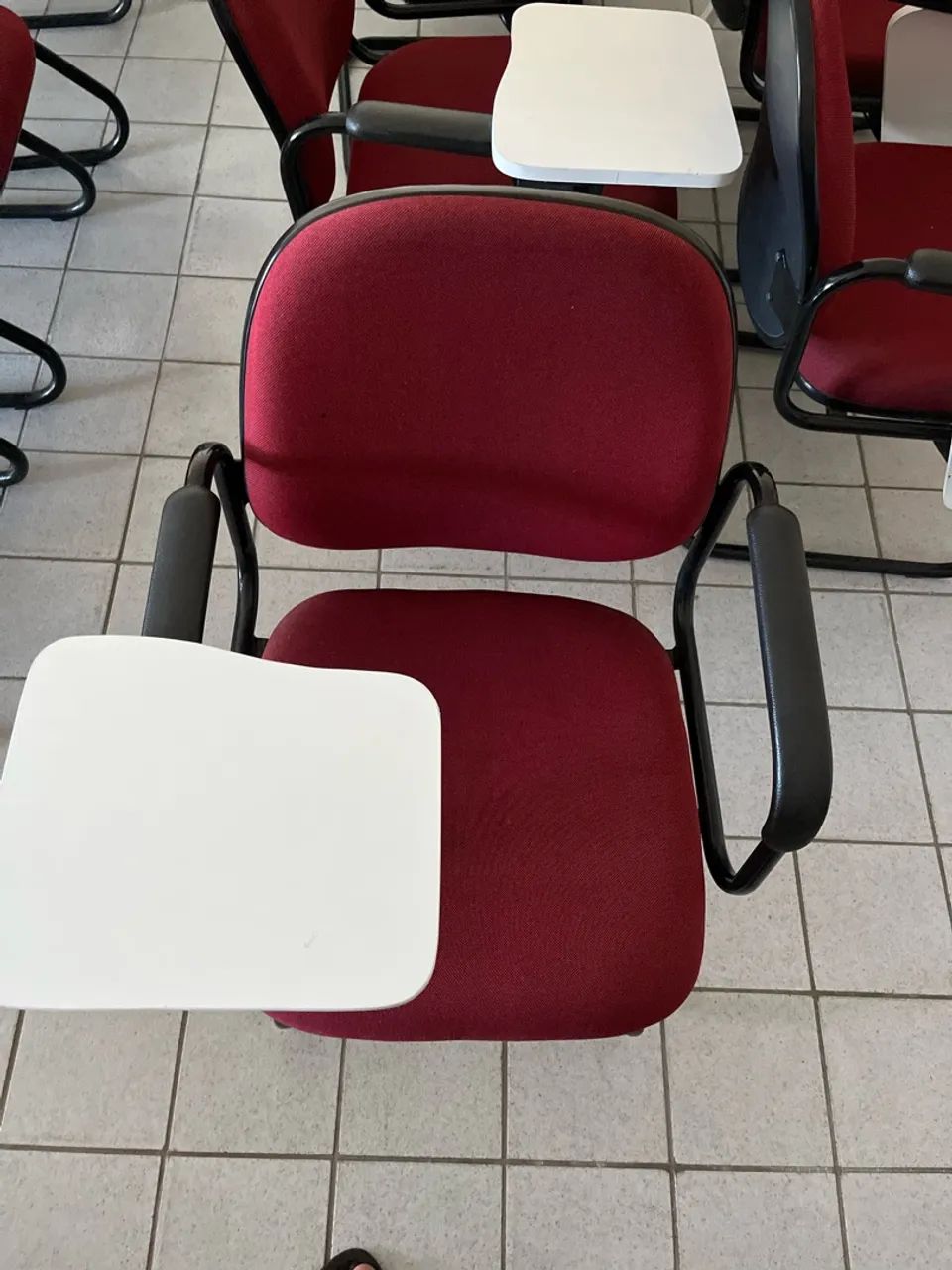 Vende-se cadeiras escolares 