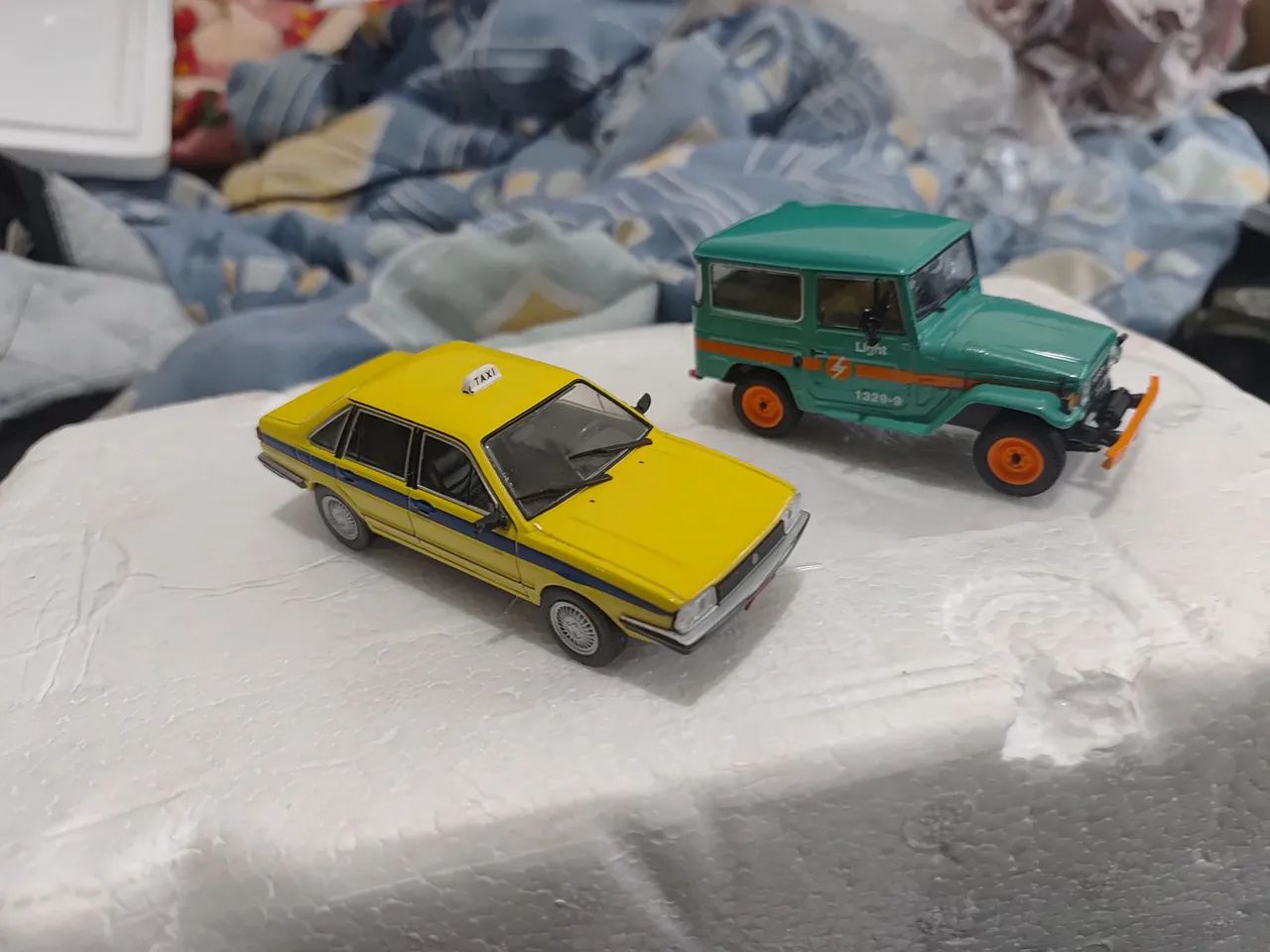 Miniaturas em escala 1/43