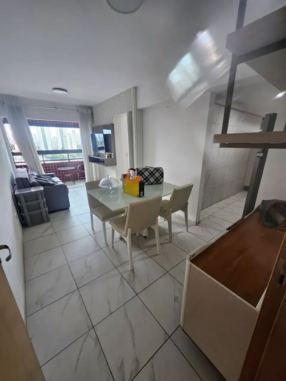 Alugo apt 2 quartos, suíte, mobiliado na madalena - Foto 2