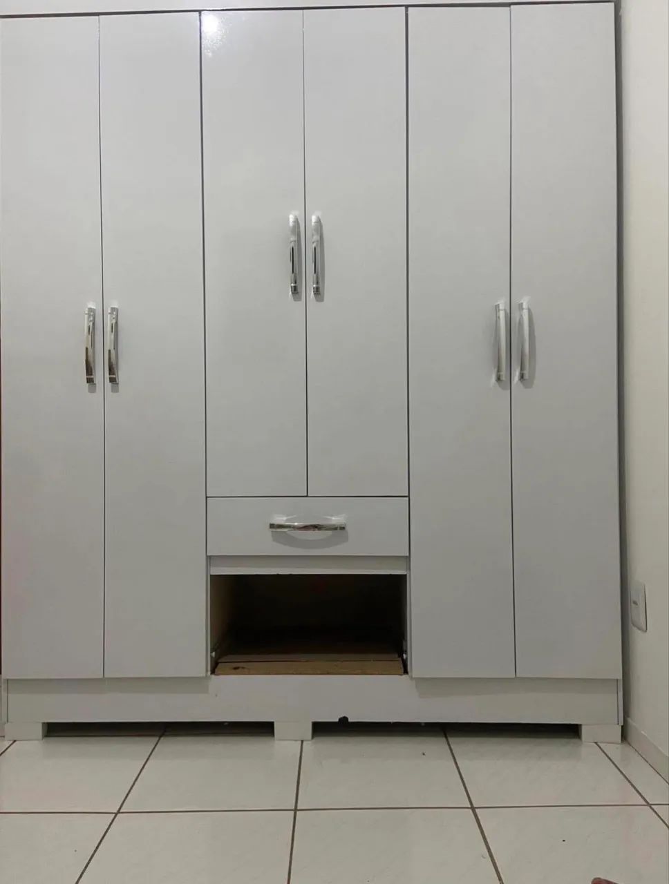 VENDO GUARDA ROUPA EM BOM ESTADO? R$250