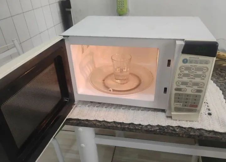 Micro ondas Eletrolux 220v - Foto 4