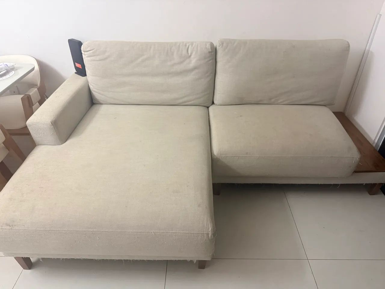 Sofá com deck de madeira - Foto 4
