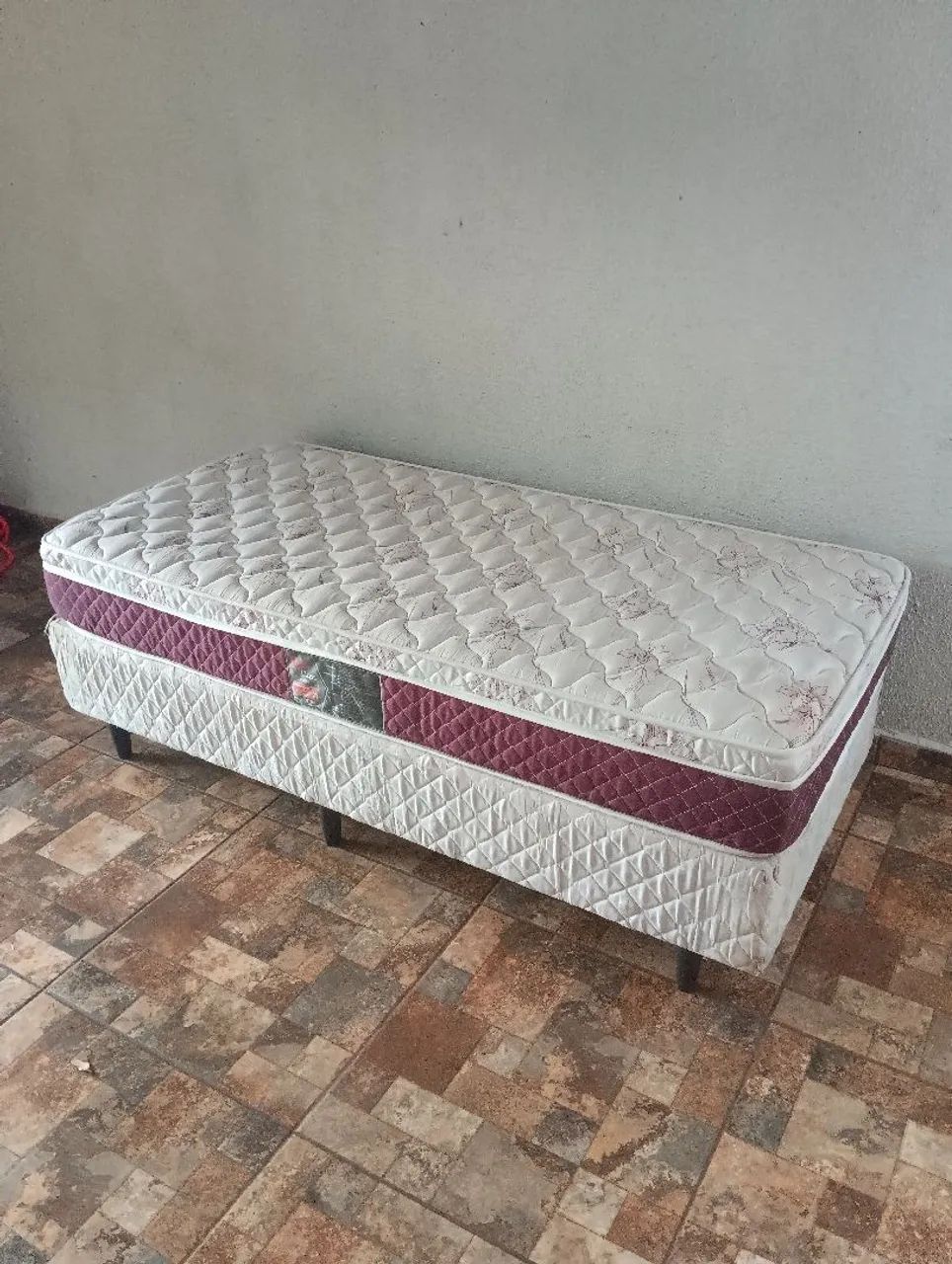 Linda Cama Box Solteiro CASTOR Semi Nova 
