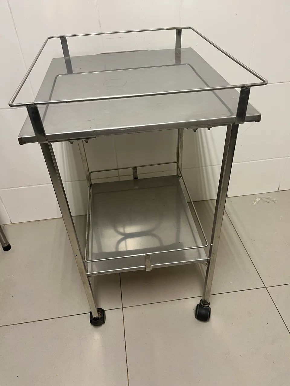 Mesa auxiliar inox com rodinhas  - Foto 2