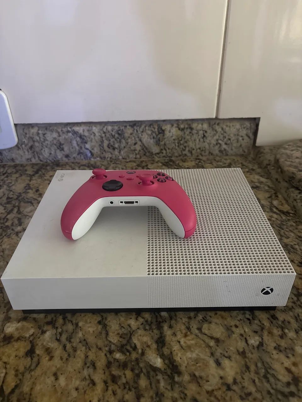 Xbox one S com controle original.