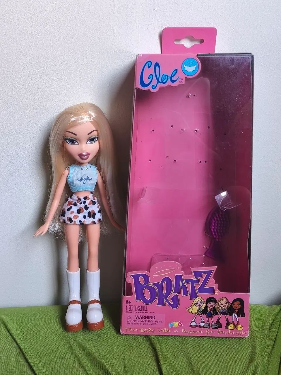Bratz cloe completa cabelão. Possui caixa