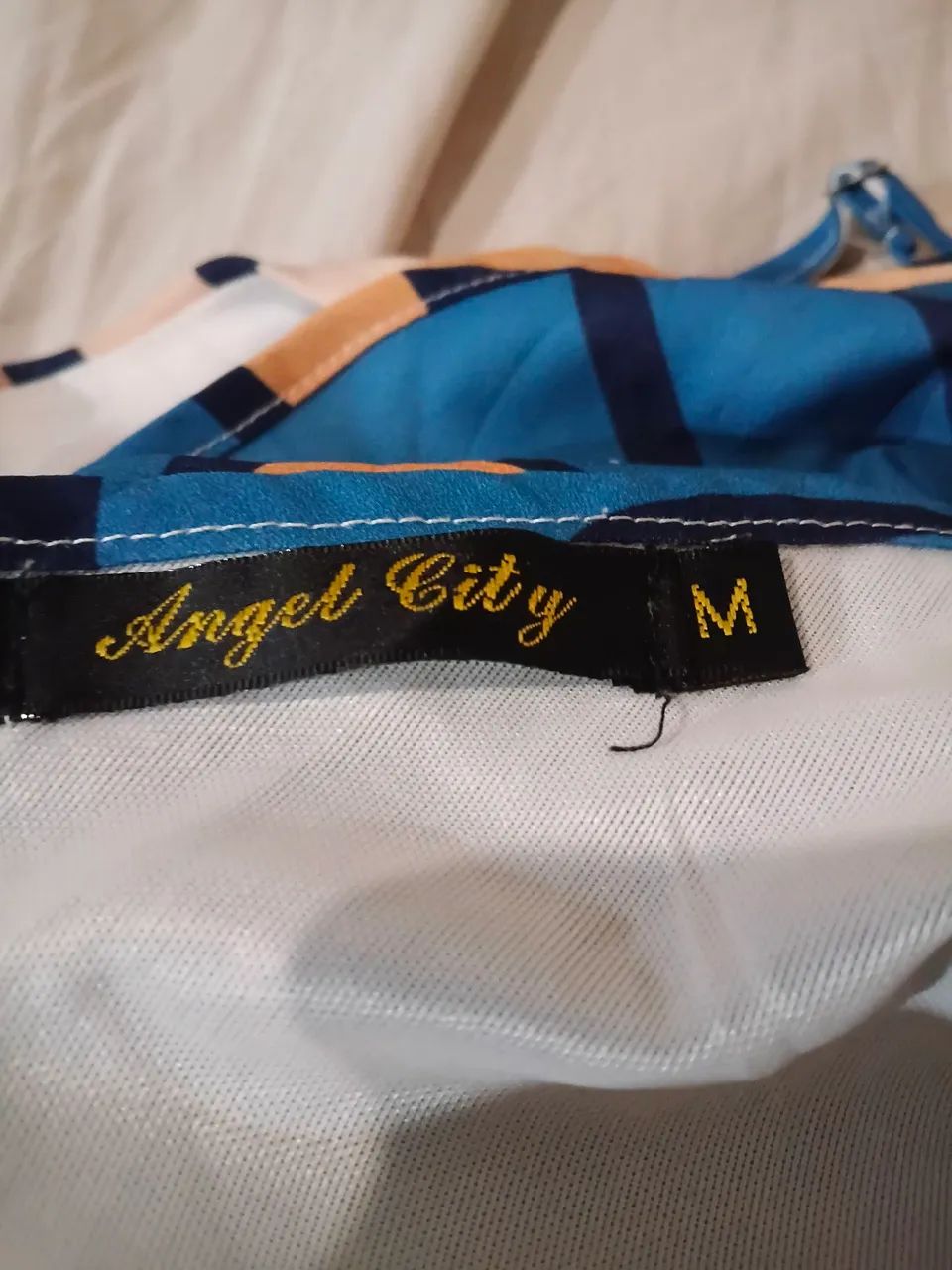 Macacão de alças estampa geométrica azul pantalona - Foto 4