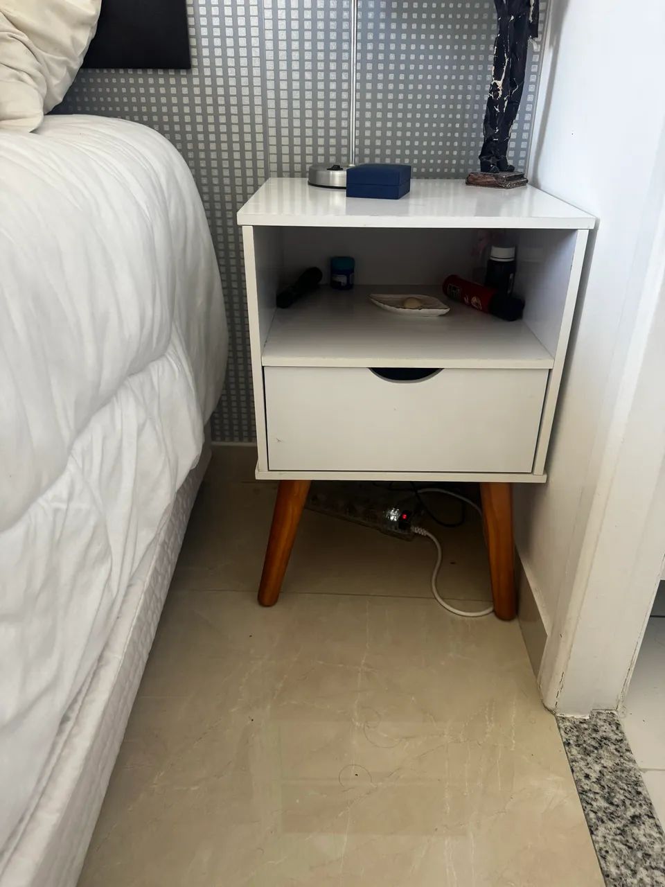 mesa de cabeceira 