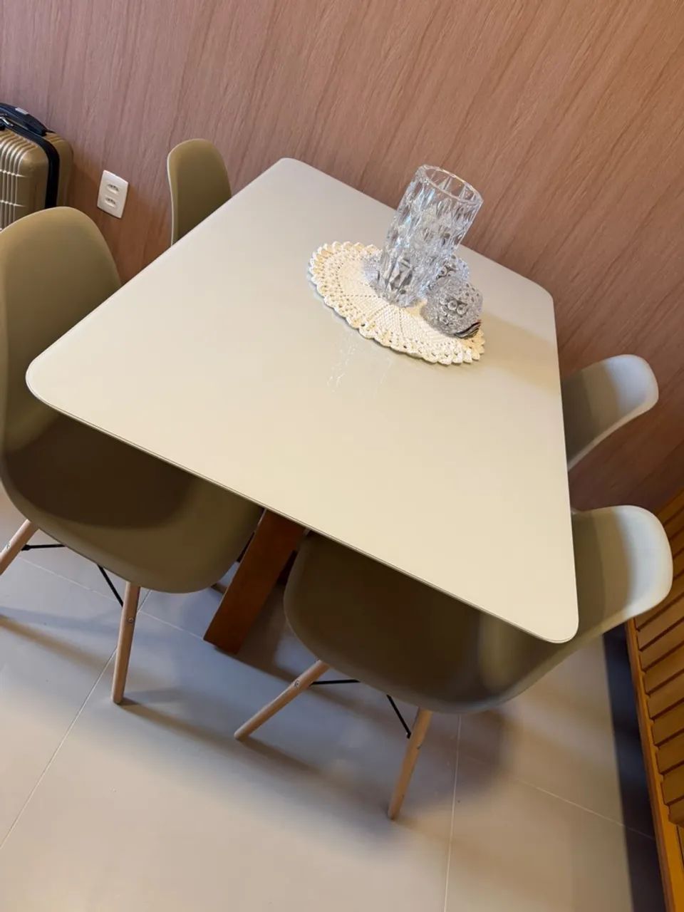 Mesa com cadeiras semi nova - Foto 5