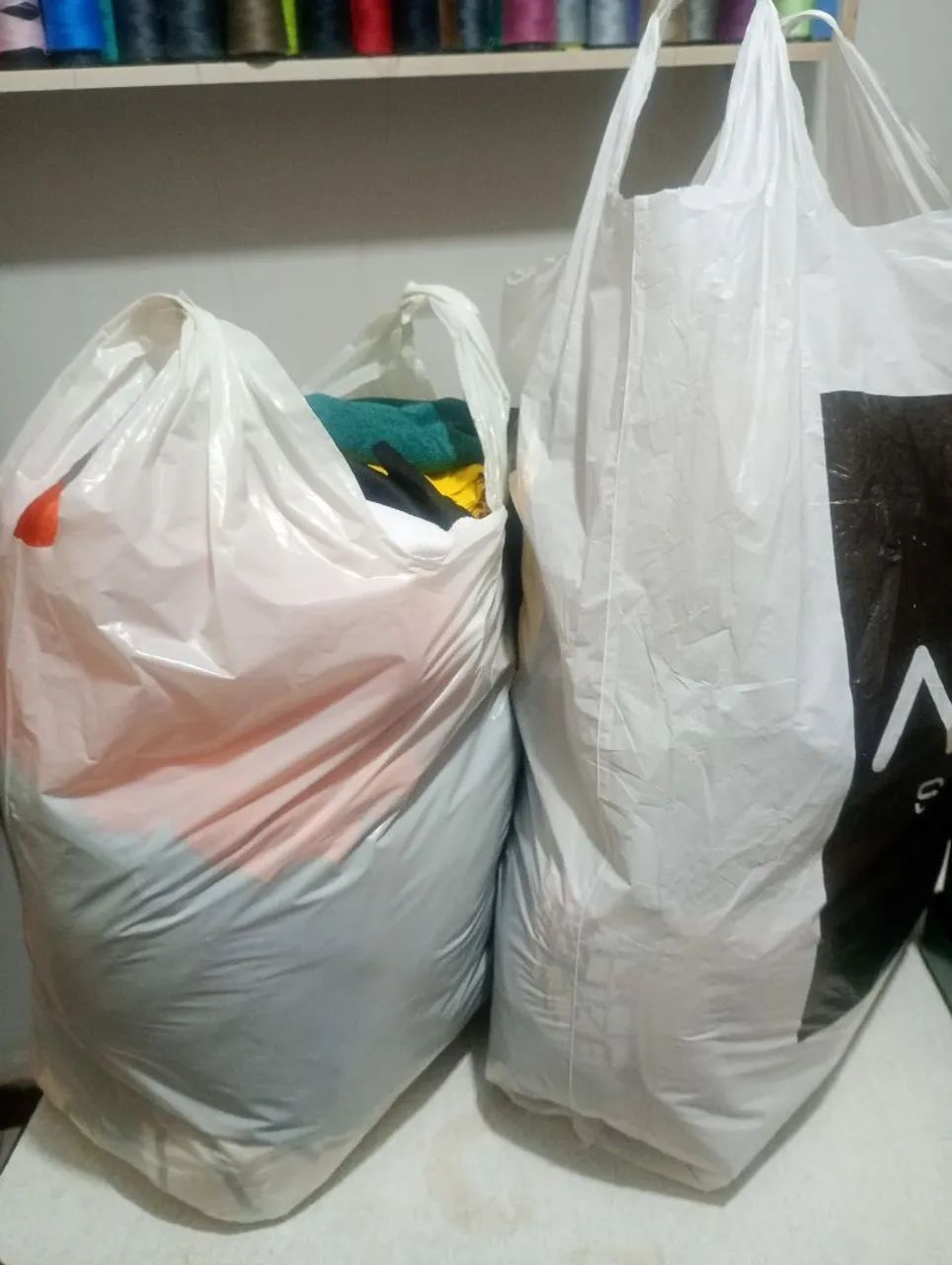 Vendo máquina de costura e tecido  - Foto 6