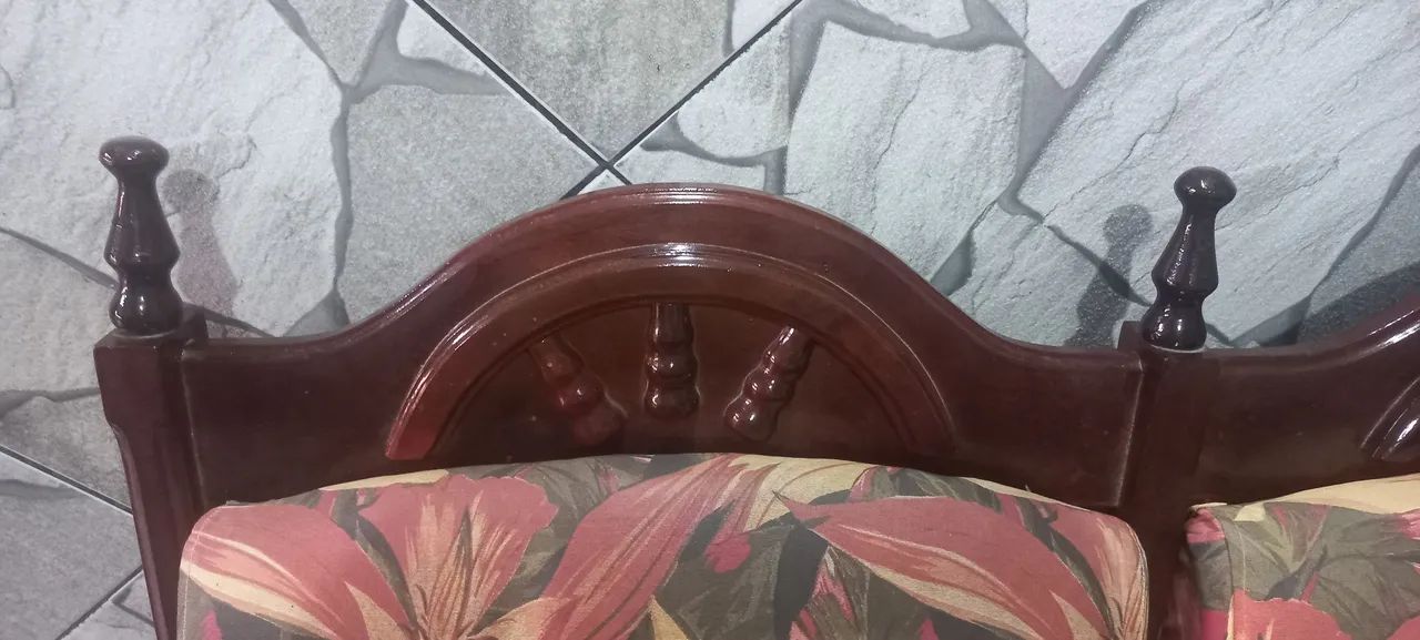 Vendo poltronas de madeira tipo sofá 65568166328195123