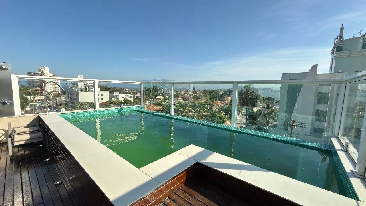 Casa triplex com piscina aquecida Itaguaçu