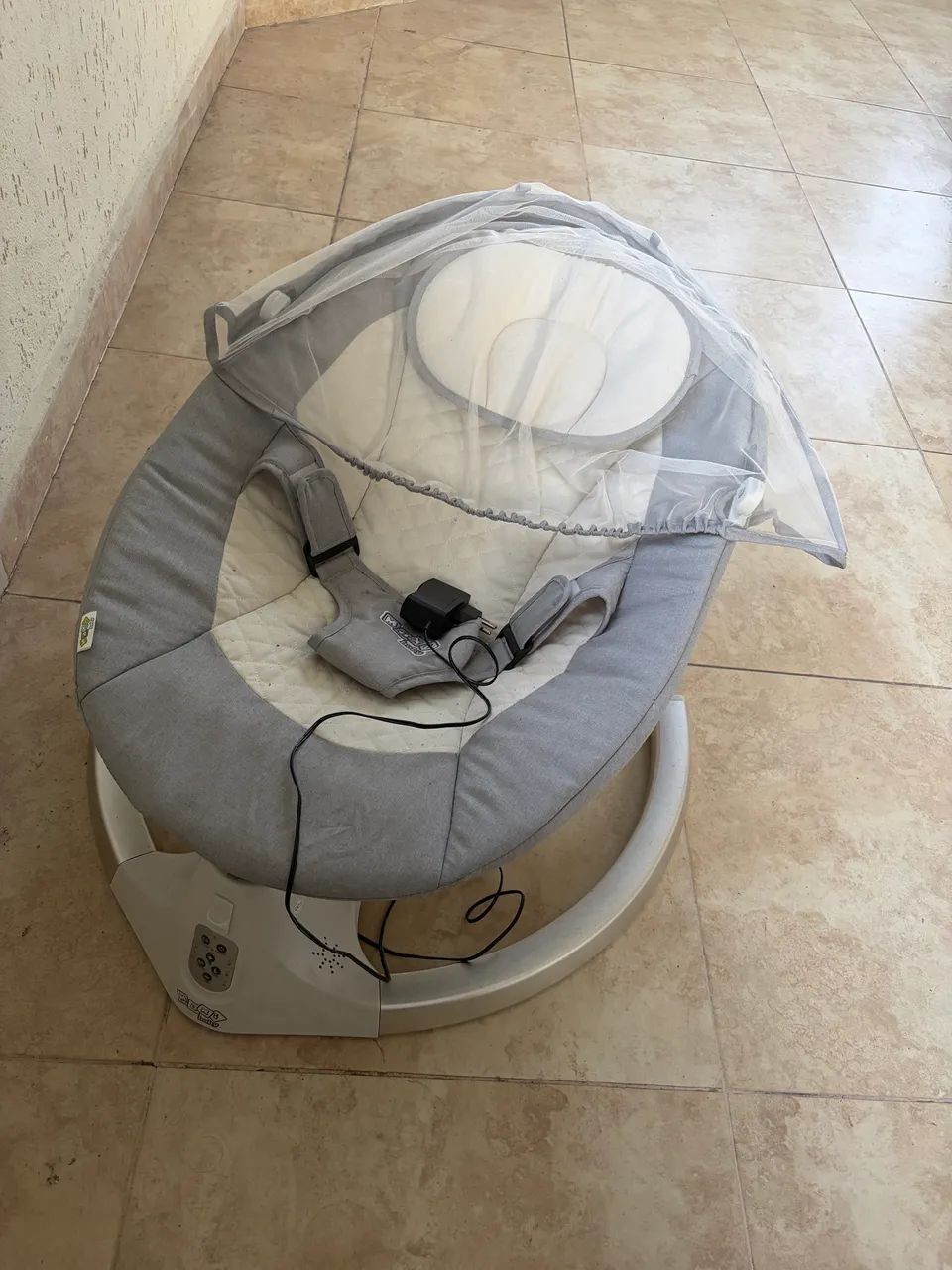Cadeira de Balanço Elétrica para Bebé Maxibaby - Com Comando, Música e Mosquiteiro - Foto 3