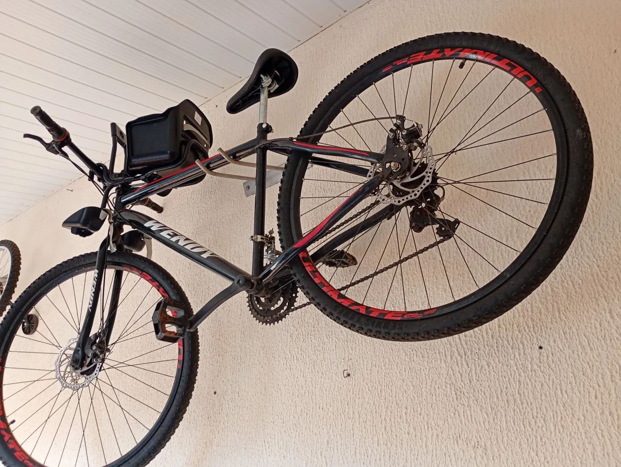 Vende-se uma bicicleta.