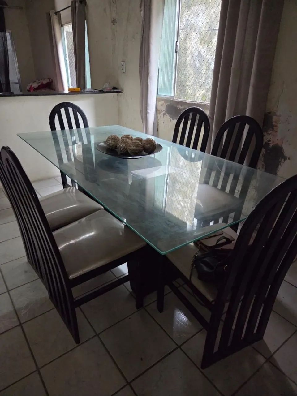 Mesa laqueada 6 cadeiras preta, assentos beje - Foto 2