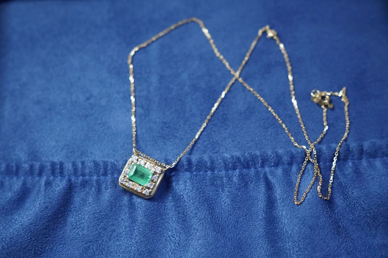 Colar ouro 18k  com esmeralda e diamantes naturais - Foto 3