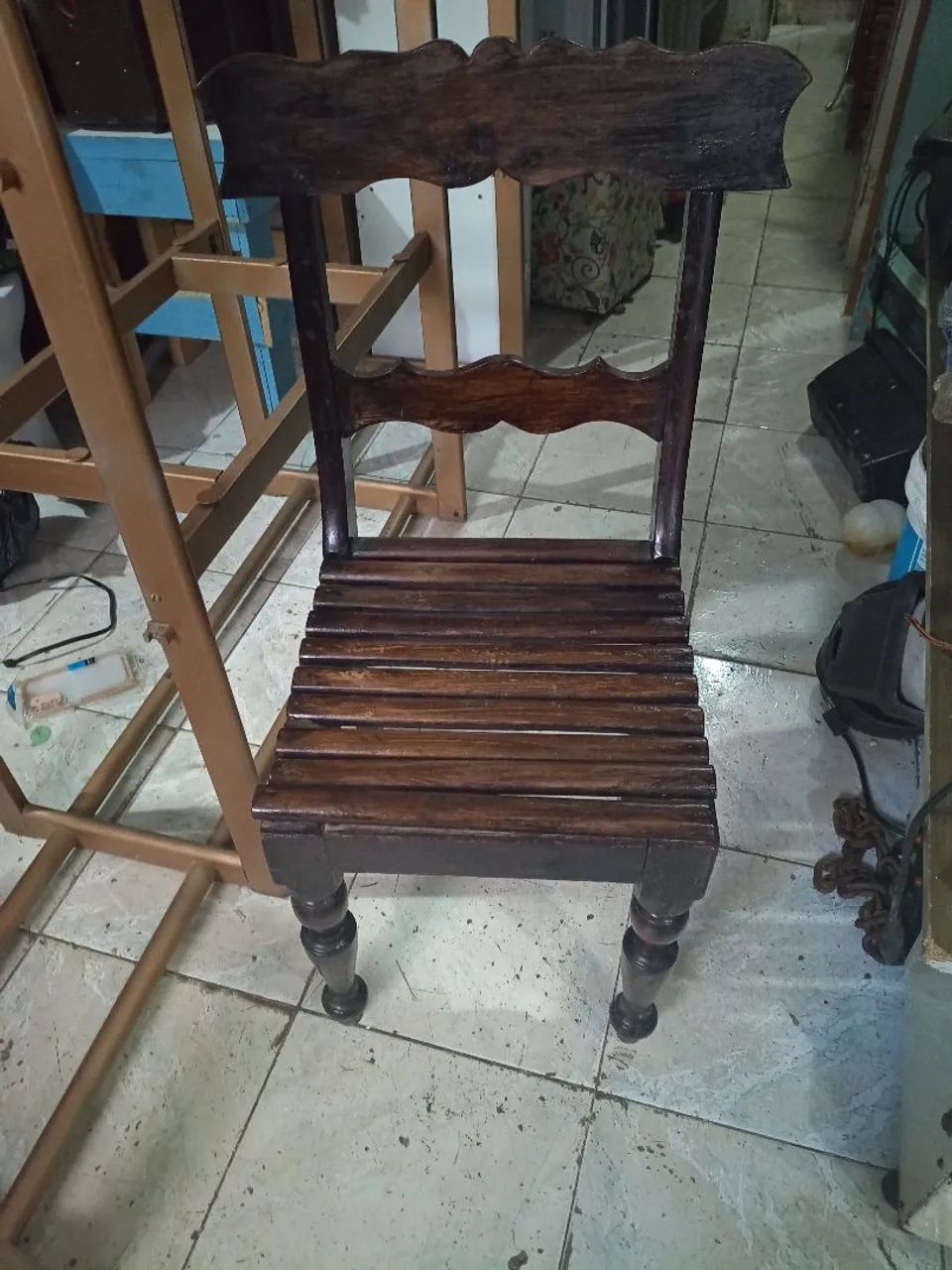 Cadeira vintage de madeira  - Foto 3