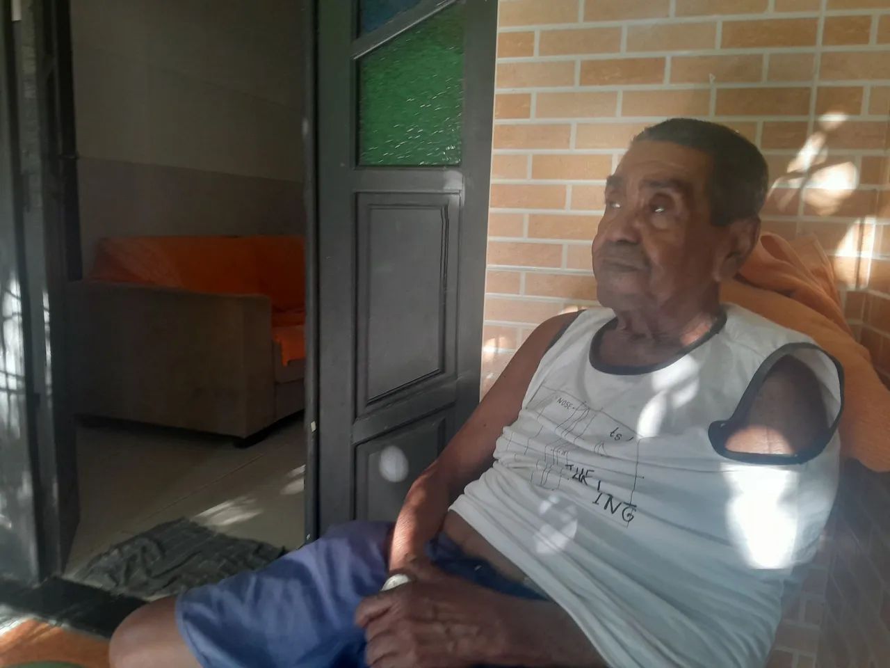 Precisa -se de cuidadora 