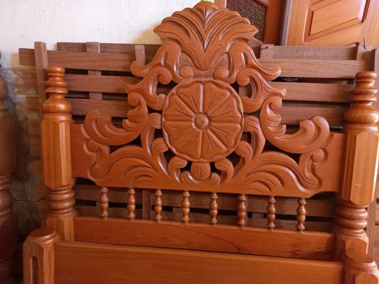 cama de madeira cerejeira casal - Foto 2
