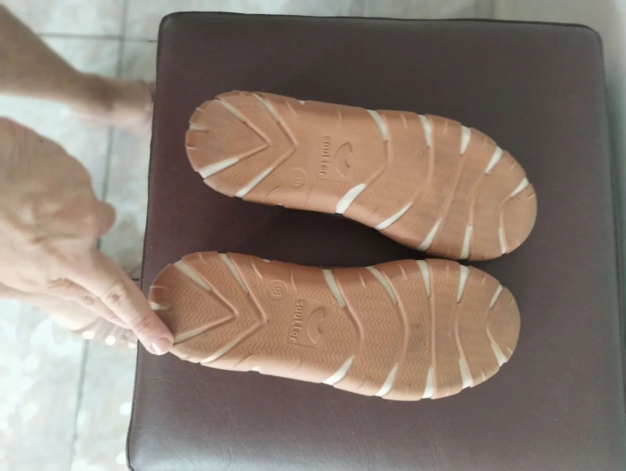 Sapatilha dourada  - Foto 4