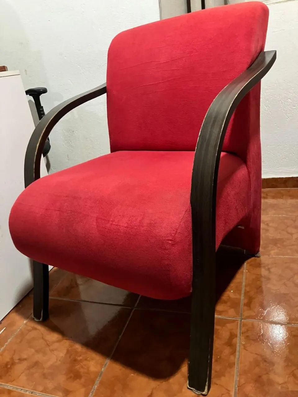 Poltrona Decorativa Vermelha - Confortável e Moderna - Foto 2