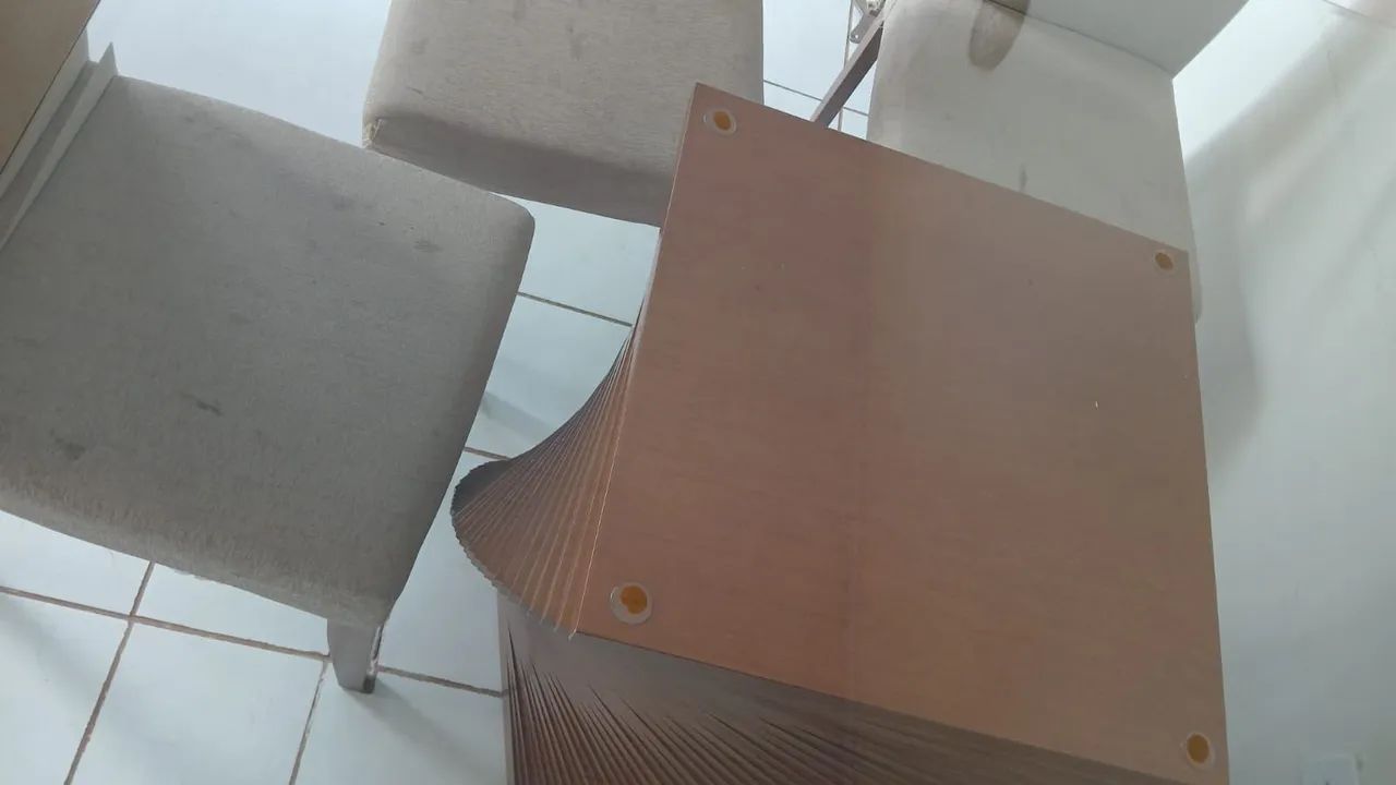 Conjunto de mesa e cadeiras - Foto 2