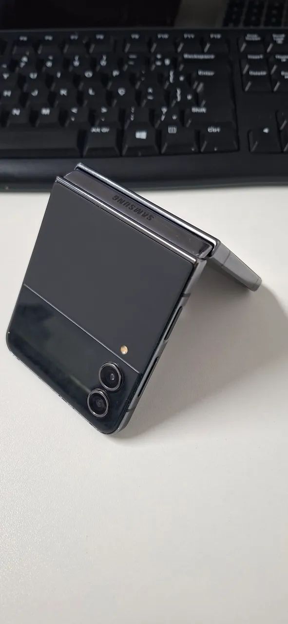 Celular Samsung Z flip 4 8g ram 256g - Foto 4