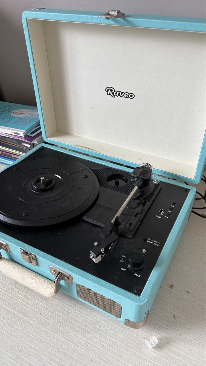 Caixa Bluetooth e Vinil com agulha áudio technica
