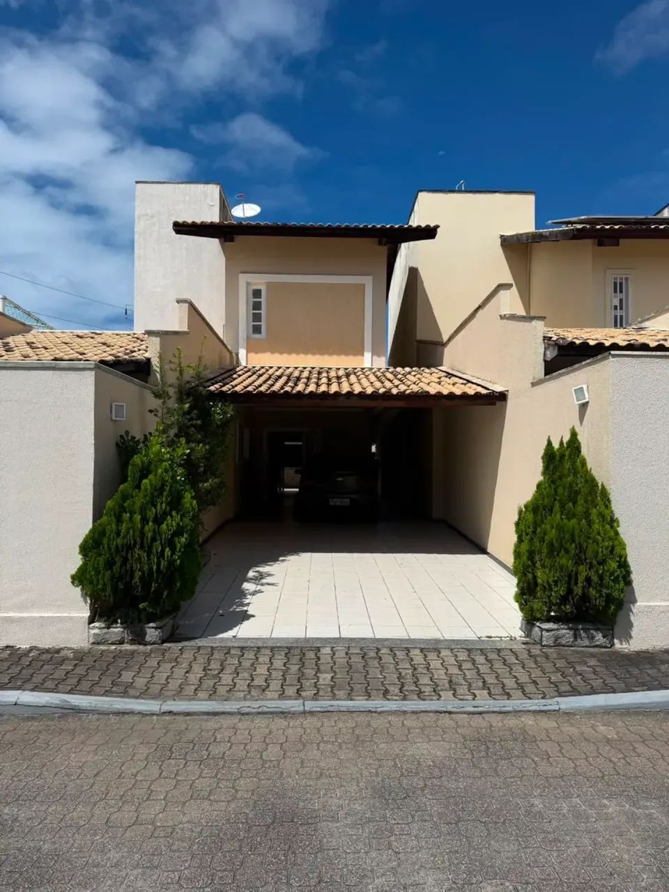 Casa em Condomínio com 220 m², 5 Quartos, 4 Suítes e 4 Vagas